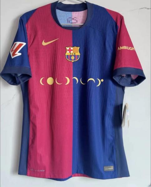 【巴萨下赛季球衣，红蓝传奇再续篇章！】