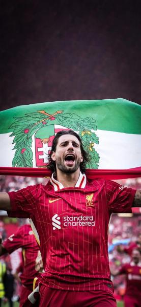 利物浦队长，你的勇敢和坚韧，是我们心中永恒的榜样！