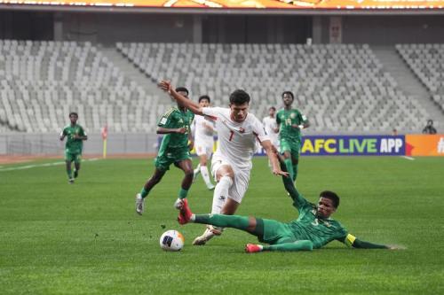 约旦VS越南,这场足球盛宴,简直燃爆了!你瞧,绿茵场上,双方球员你追我赶,像是在进行一场速度与激情的