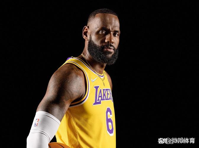 詹姆斯琼斯：篮球场上的传奇英雄，赛场内外的人生导师