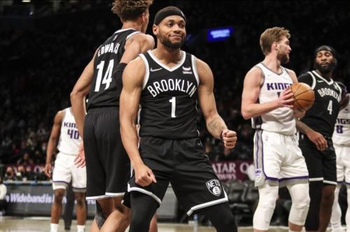 尼克斯vs篮网，这场对决火药味十足！两大豪门球队狭路相逢，谁才是真正的赢家？咱们先来一睹为快！