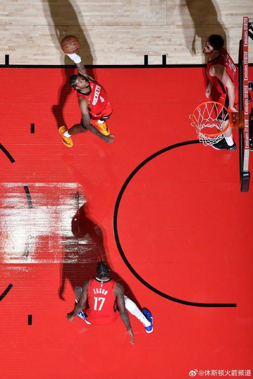 勇士vs骑士,火药味浓烈!这场直播,我简直热血沸腾,就像看了一场热血沸腾的篮球大战!
