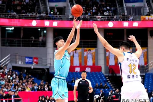 辽宁体育频道CBA现场直播：热血沸腾，见证英雄诞生！