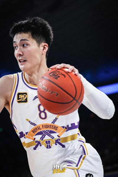 没有放弃!朱松玮连续冲筐打成2+1疯狂追分分差仅剩5分