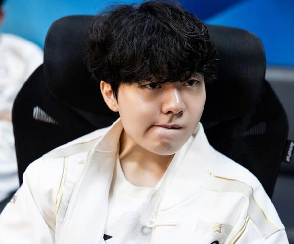 你这脑回路Rookie粉丝:Rookie不打是在保教练iG管理层愤而爆料他分手