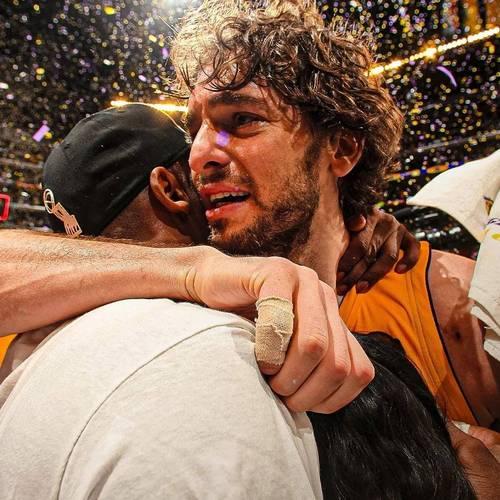 德隆：科比专注且沉浸在自己的世界詹姆斯则更加风趣幽默