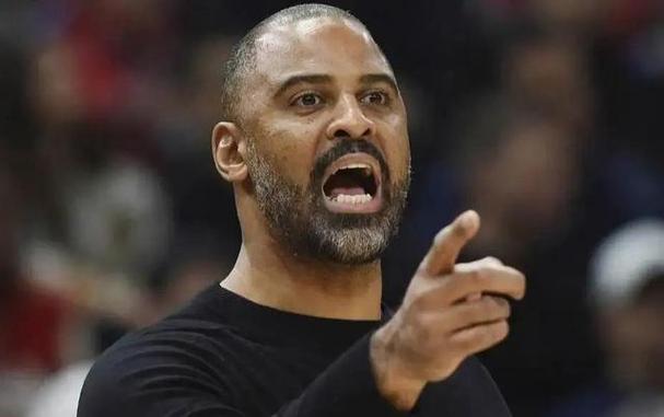 从重建功臣变成争冠绊脚石战术短板尽显的乌度卡正在拖累火箭