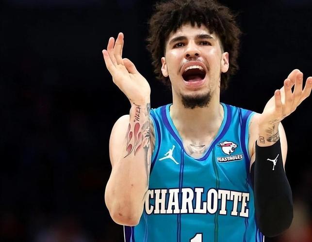 乔治：我们和黄蜂队都知道直接对话有多重要这场胜利非常关键