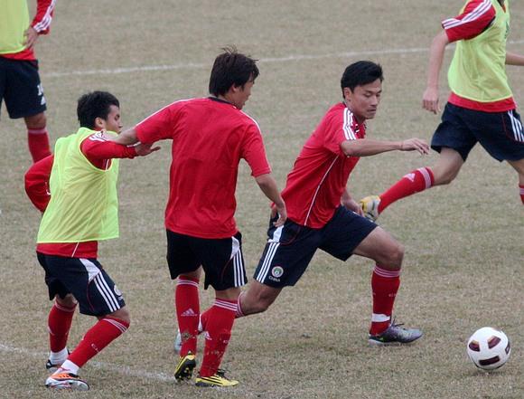 卢:全力以赴是我们的重中之重防守端要展现十足的对抗强度