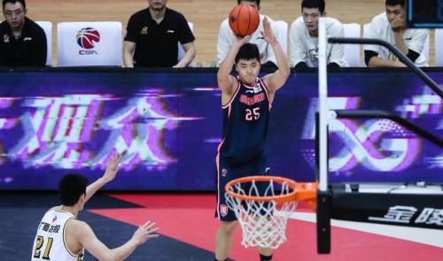 媒体人解读陈家政与张皓嘉的表现和比赛细节与他们的内心渴望之间的差异_CBA直播