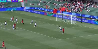 两度争议判罚!邓梦晔进球被吹越位,武汉女足遇门线悬案