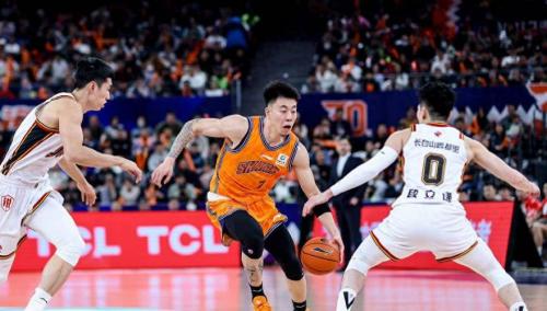 上海逆转山西豪取13连胜！张镇麟15+5&关键暴扣李弘权16分