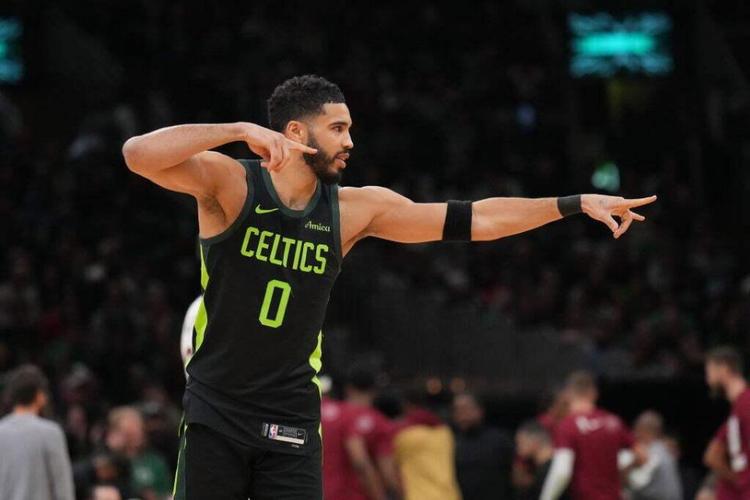 内外开花!塔图姆半场12中7砍下20分三分4中3