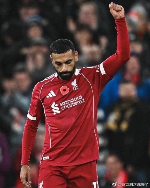 回声报:斯洛特认为将萨拉赫撤出首发是正确决定,球队防守更紧凑