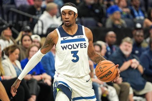 官方:杰登麦克丹尼尔斯遭左膝髌腱炎&骨头挫伤被列入每周观察