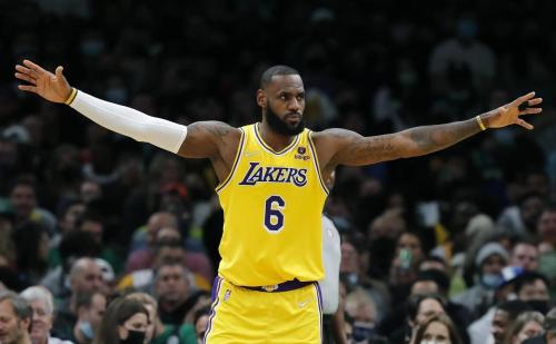 30+9+15!湖媒:詹姆斯打出华丽的数据但恐怕这种状态很难维持