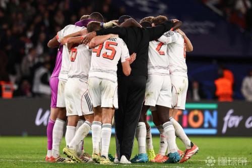 孔帕尼：在伯纳乌赢球是足球中最大挑战，非常期待这场比赛