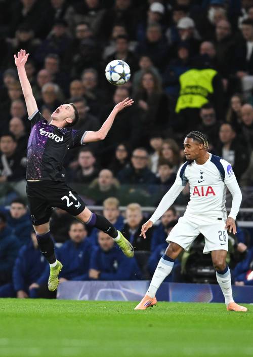 拉亚上赛季至今在欧冠扑出的预期进球值高达7.4，是同期最多