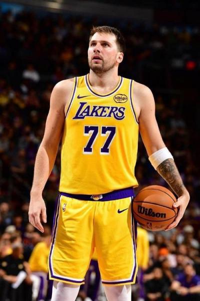 东契奇579分碾碎科比20年纪录，赛后甩出一句不赢球就没意义