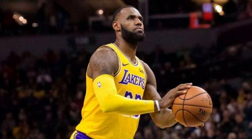 充满活力!大卫詹姆斯首节9分钟5中4&罚球5中5砍下14分5板