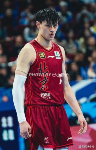 京媒：雷蒙回归直接带动防守气势胜利让球队终于出最近胸中恶气