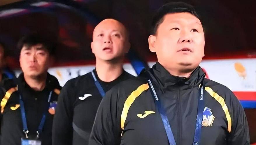 媒体人：中场休息刘建业和罗斯的那段对峙，其实是刘建业有意为之