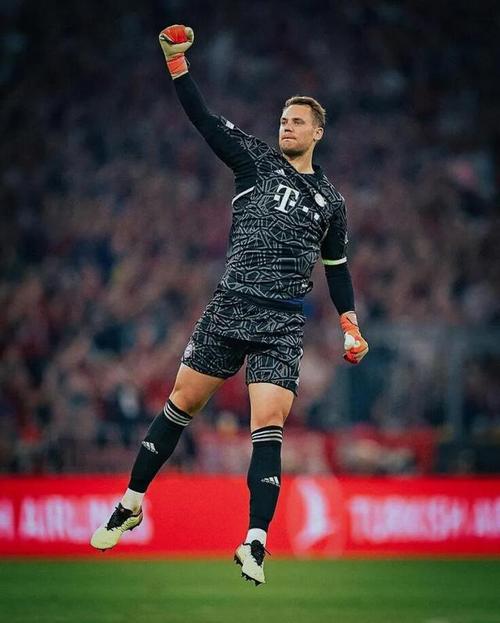 9.5亿进攻线巨星黯然失色!两位门神统治欧冠,40岁诺伊尔仍无解