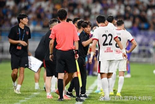 徐正源和莱切特同框合影！球迷纷纷点赞，直言他俩都是蓉城功勋