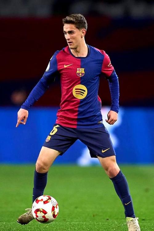 世体:加维将在欧冠扮演重要角色,他的斗志和激情对巴萨至关重要