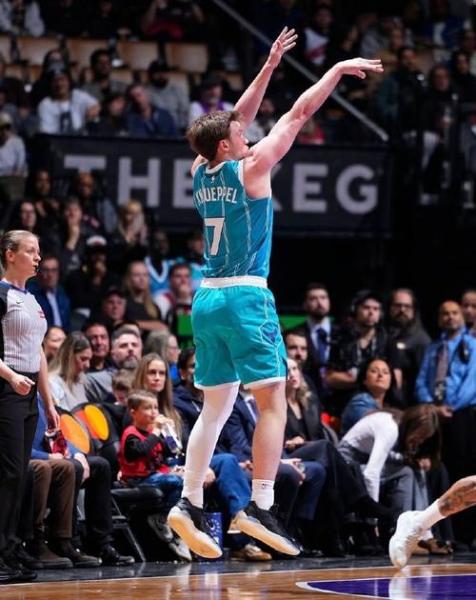 今天打爽了!普尔23投12中&三分16中7砍下鹈鹕生涯新高34分