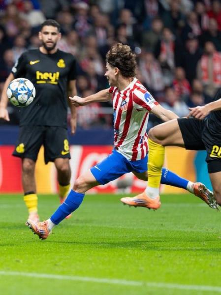 XbotGo丨十人巴萨02马竞,库巴西直红,阿尔瓦雷斯任意球世界波