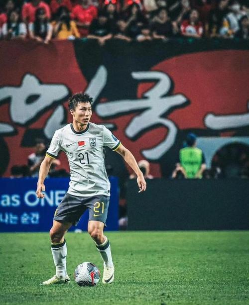 他是申花本赛季表现最好的球员，连续四轮联赛破门，已征服球迷