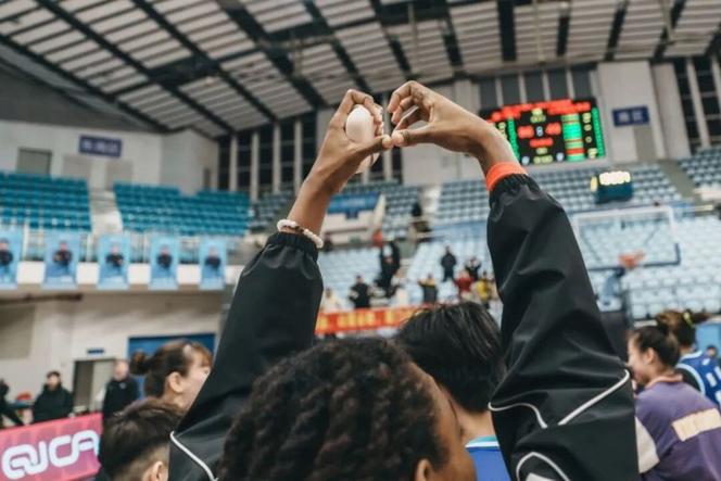 每一场精彩，都因有你们致厦门银行女篮主场志愿者