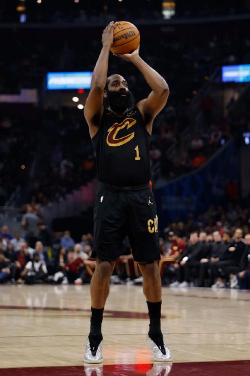 文胖：骑士管理层压力山大弄来哈登季后赛得有突破才行