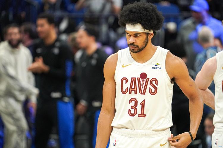 稳定输出！贾勒特阿伦9中4拿到16分8篮板2抢断罚球11中8