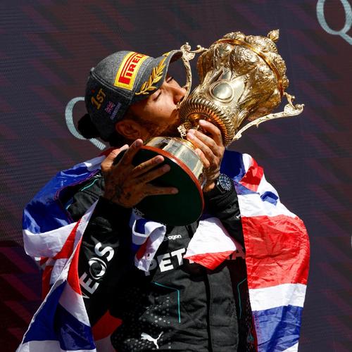 老当益壮！马斯切拉诺参与球队抢圈训练，数次下地铲抢