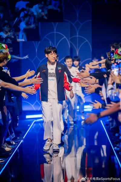 WBG发布对阵NIP赛前返图：准备就绪，今天比赛加油！