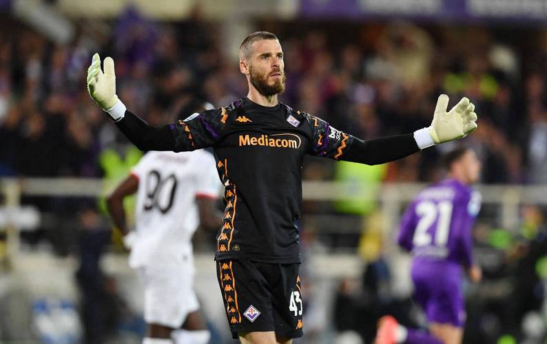 Mateta新年首球+30血洗紫百合,德赫亚被自家球迷"围攻"