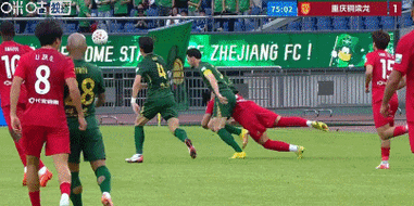 总计停赛5场！妻子社媒晒动态，米特里策带着孩子逛街