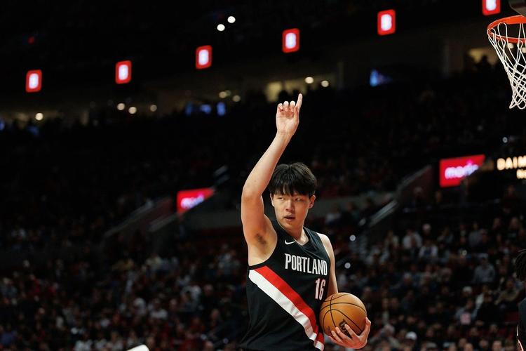 美媒重排2025届新秀:杨瀚森无缘首轮,开拓者16号签选4+14+3中锋