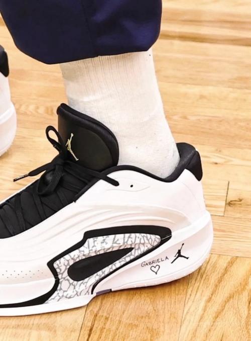 关于卢卡东契奇在欧洲腿筋治疗的最新报道