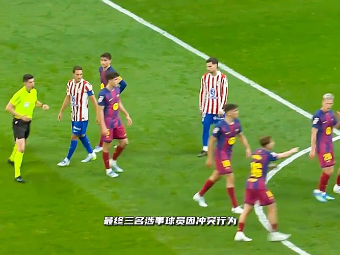 突然有点忙小西蒙尼传中传出底线，父亲西蒙尼在场边尴尬挠头