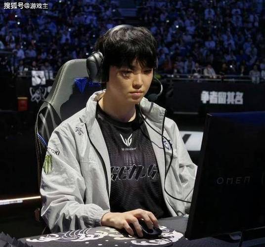 比被单杀了还难受昨日比赛Chovy漏掉炮车的表情：满是懊恼！