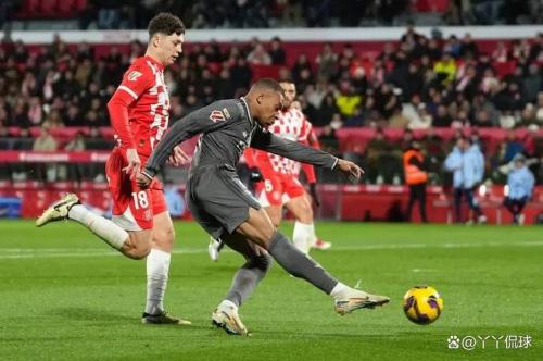 赫罗纳主帅谈姆巴佩倒地：雷斯说自己身位在前，只是一次身体对抗