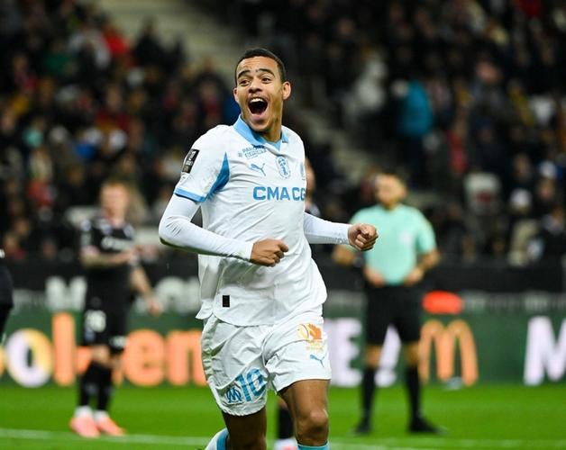 本赛季各赛事进球25+并且助攻10+,格林伍德是五大联赛首人