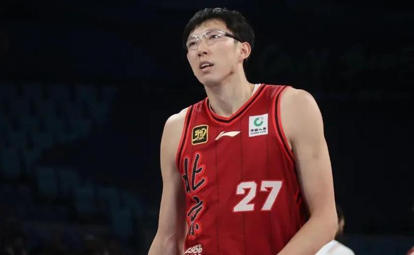 状态火热！周琦半场7中6高效拿下13分7板2帽前6投全中