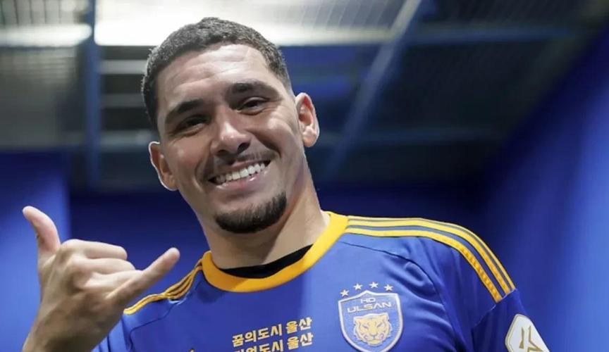 记者：被禁赛后的米特里策依然参加浙江队合练，但未随队前往客场