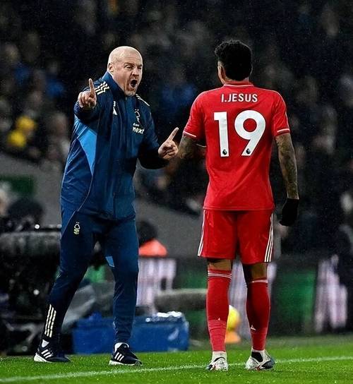 来了！英超豪门落入降级区，40分未必能保级，利兹和森林难度不小