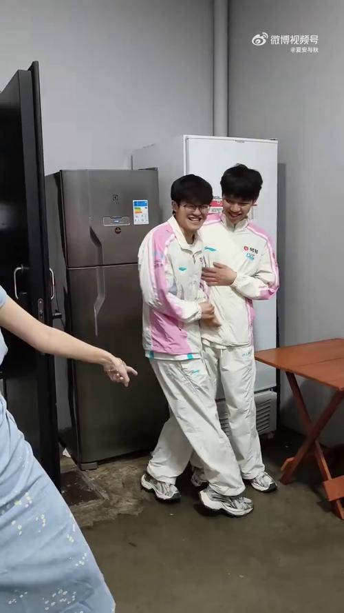 BLG分享训练室选手互动：野辅行为图鉴