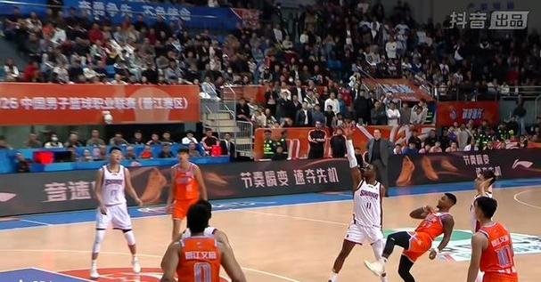 关键三分被帽!皮特森27中13&三分14中6空砍44分6板8助2断1帽